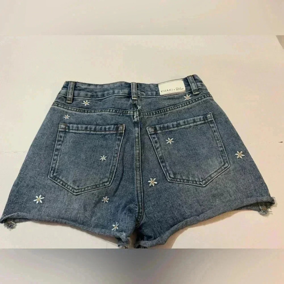 Blue Jean shorts/ white flowers - Picture 7 of 7